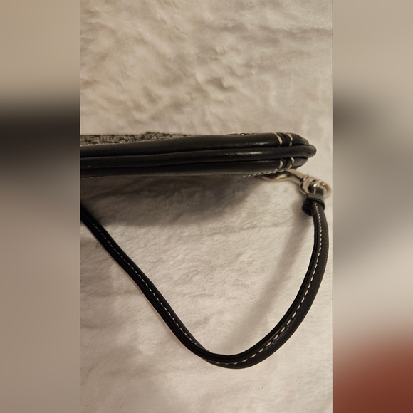Coach Zip Wristlet Signature Canvas Leather Black Logo PRISTINE CONDITION VINTAG - Picture 3 of 6